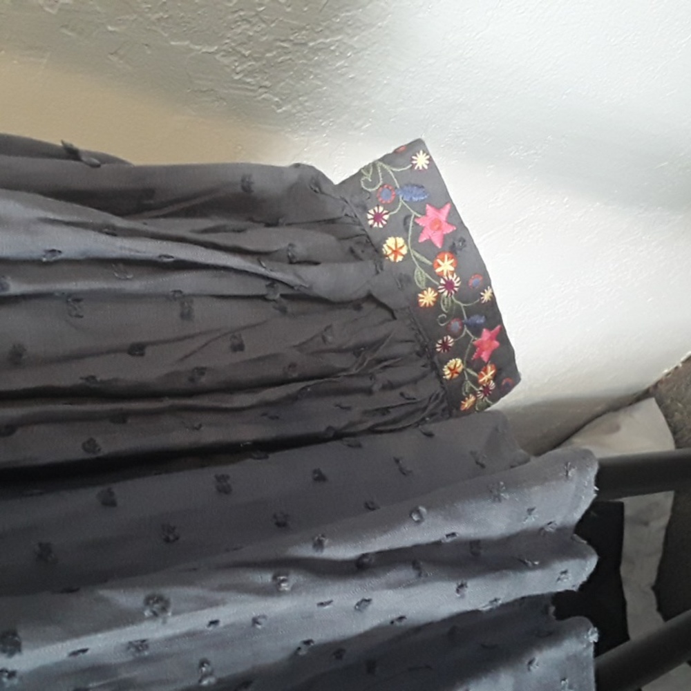 Solitaire size large embroidered peasant blouse 100% rayon - Picture 3 of 6